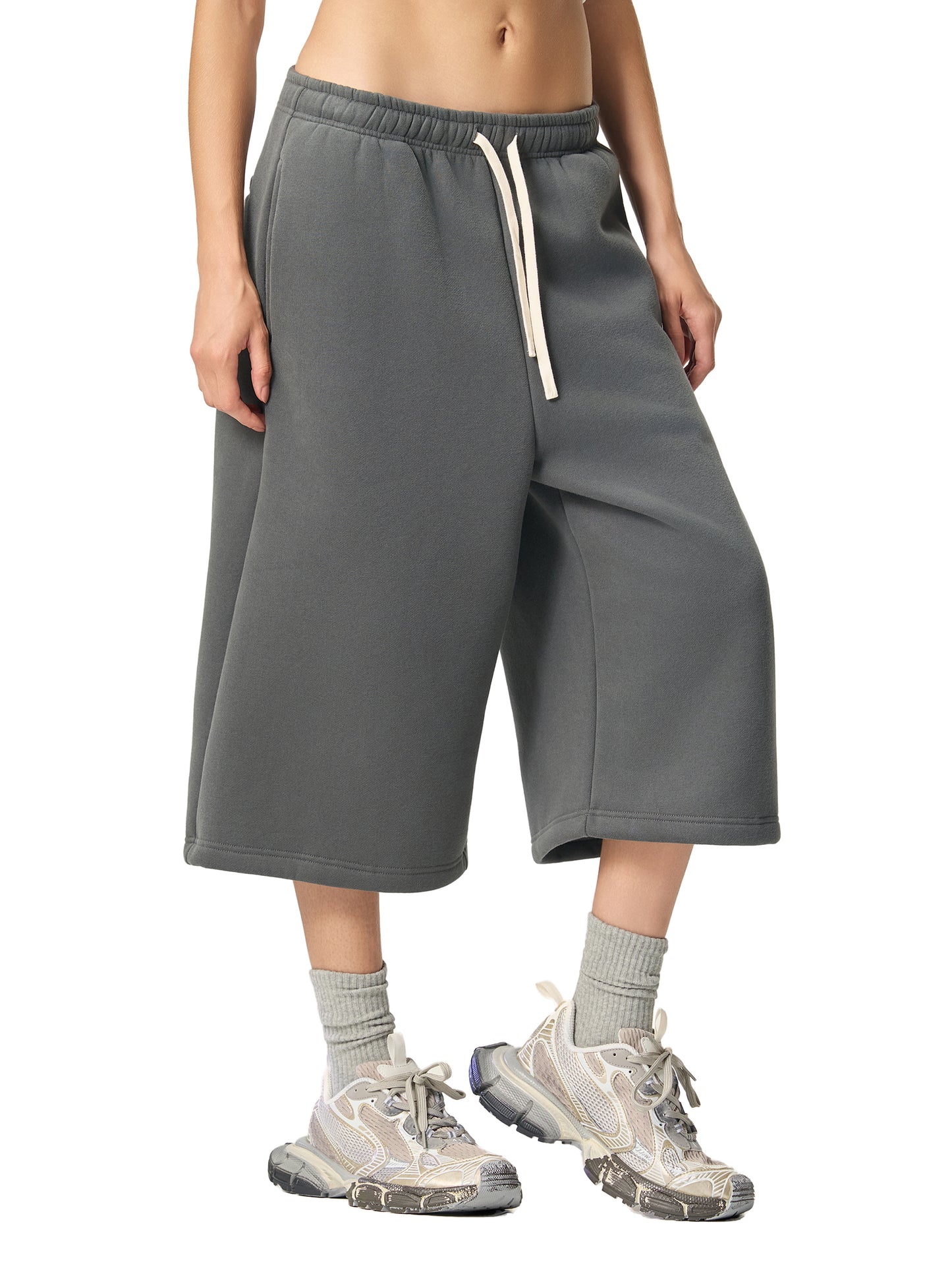 relaxed drawstring three-quarter joggers