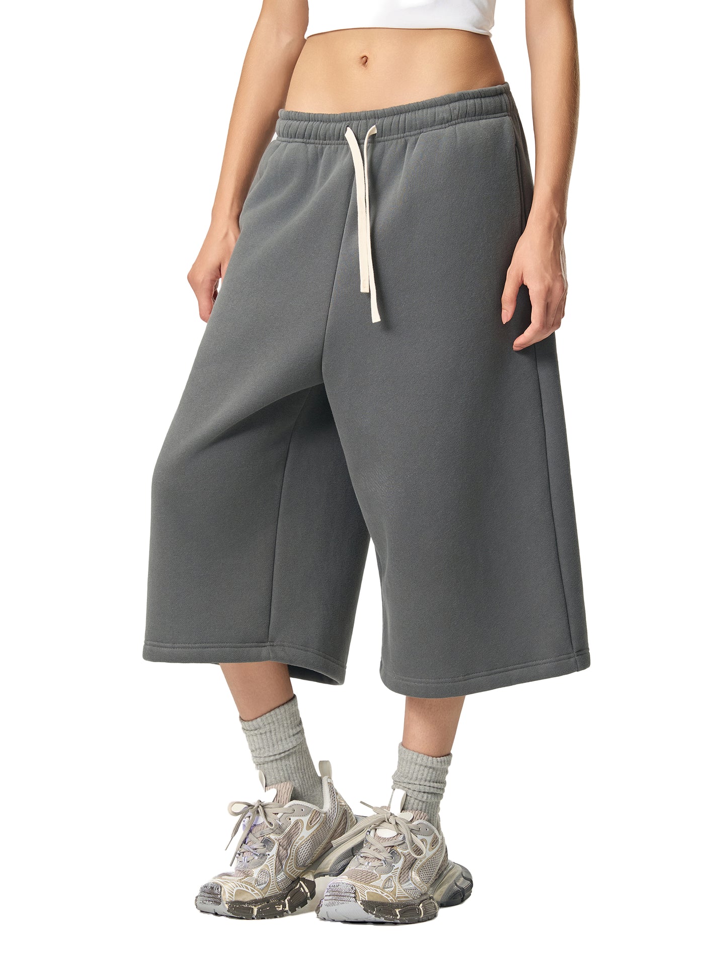 relaxed drawstring three-quarter joggers