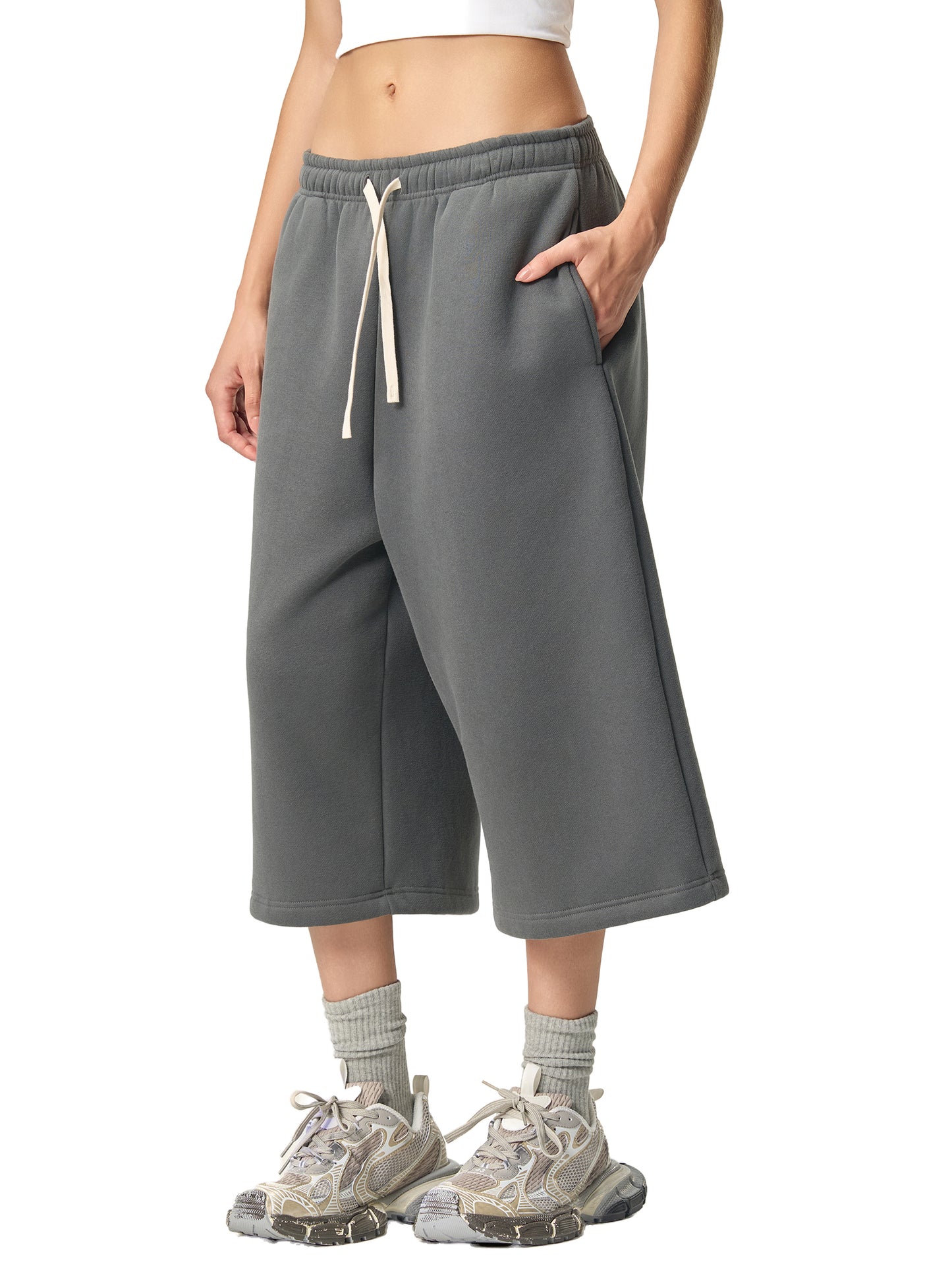 relaxed drawstring three-quarter joggers